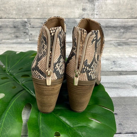 Vince Camuto VC Gigietta snakeskin boots natural - Picture 4 of 8